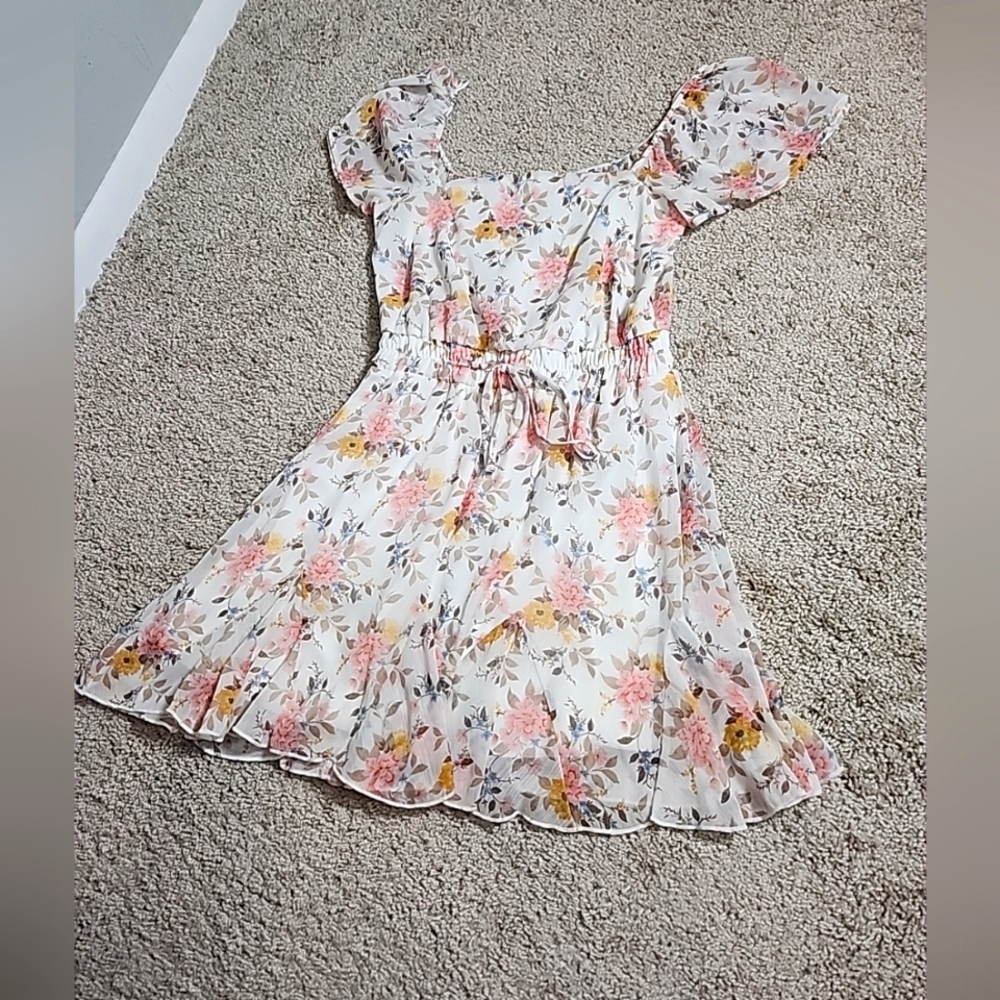Mi Ami ivory Beautiful Casual floral dress Size Small